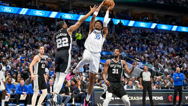 MAVS SPURS